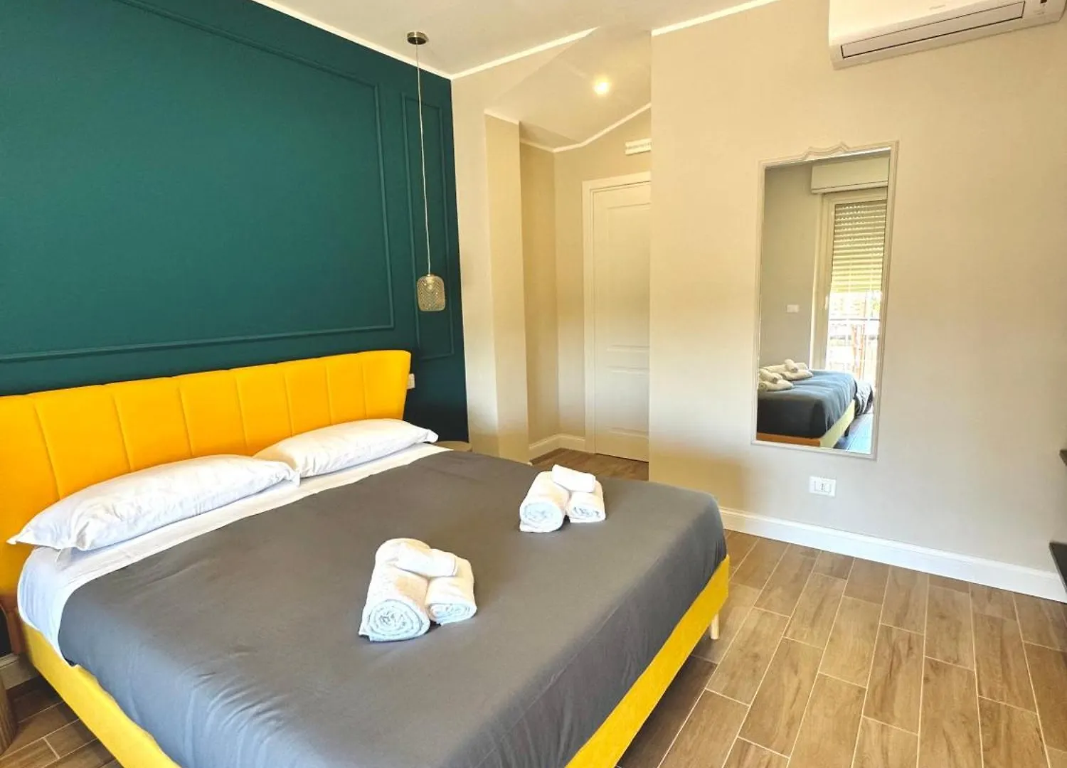Bed and Breakfast Charm Airport à Reggio de Calabre Couette-café