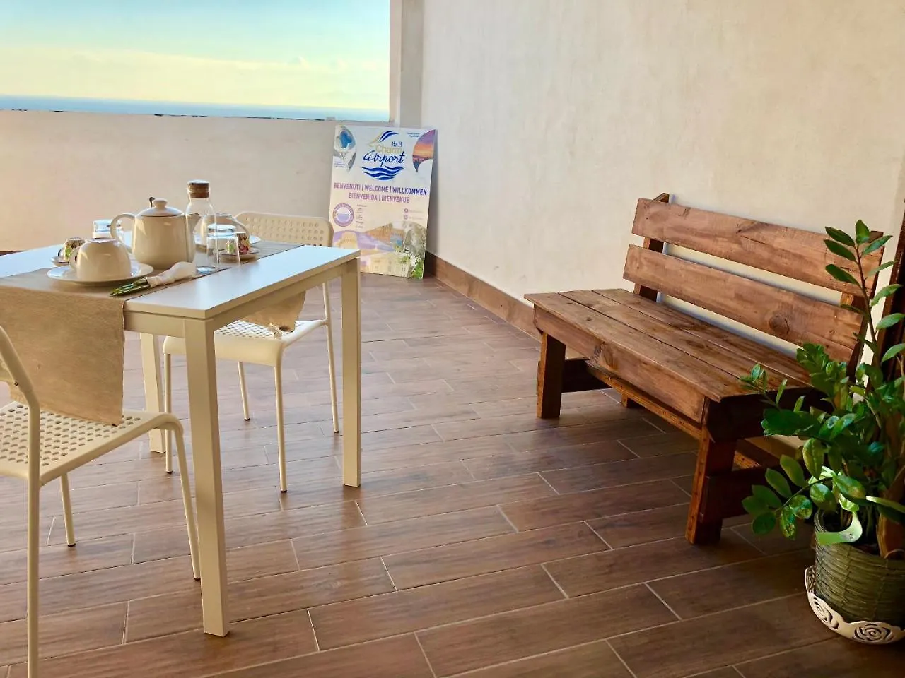 Bed and Breakfast Charm Airport à Reggio de Calabre Couette-café